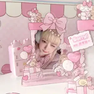 Kawaii Pink Photo Frame Display – Cute Acrylic Desktop Picture Holder